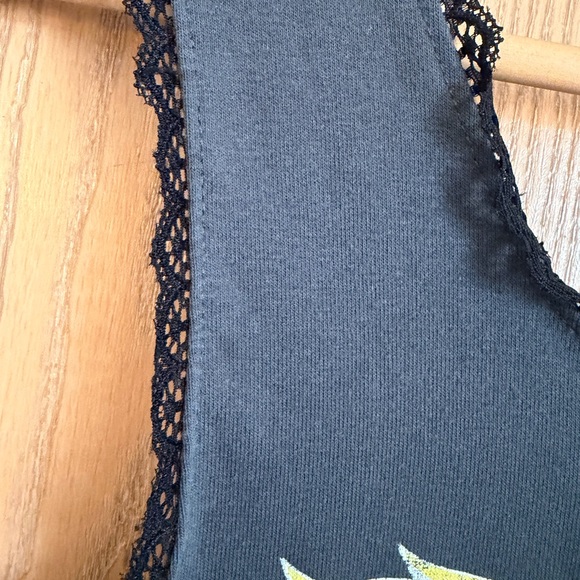 HOT WHEELS Racing Hot Rod Retro Graphic Lace Trimmed Cropped Tank Women Size M - Picture 4 of 8